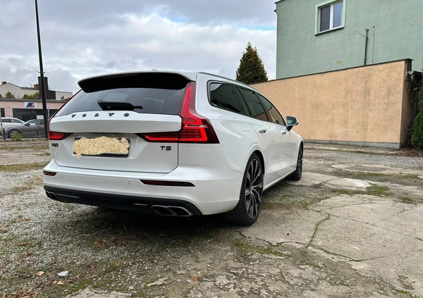 Volvo V60 cena 111900 przebieg: 113315, rok produkcji 2019 z Buk małe 154